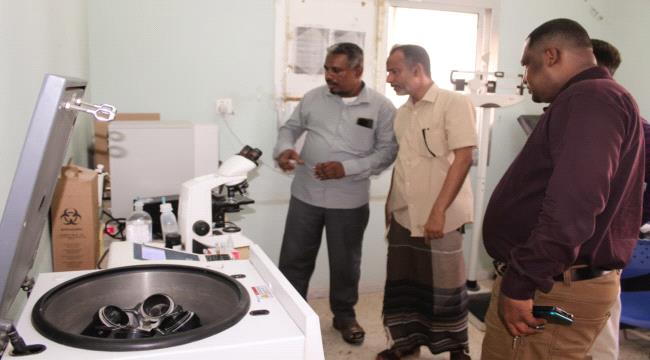 مدير عام بروم ميفع يتفقد مشروع الطوارئ التوليدية وغرفة العلميات بالمركز الصحي ببروم