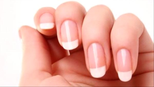 4 خطوات تمكنك من العناية بالاظافر فى المنزل اتبعيهم