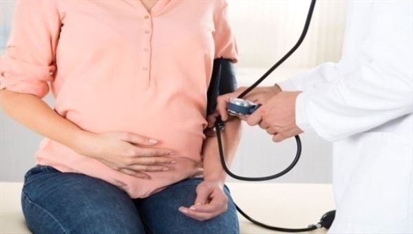 هذه الأعراض تعني ارتفاع الضغط وقت الحمل