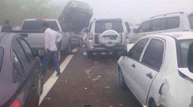 حادث سير ضخم في أبوظبي بسبب الضباب!!
