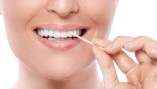 تراكم الأطعمة والتهابات اللثة الأسباب الأبرز لظهور خراج الأسنان