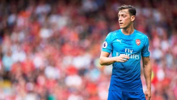 أوزيل يضع شرطين للبقاء مع آرسنال