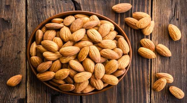 فوائد اللوز لجسمك وعقلك عند تناوله بشكل يومى