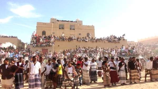 فيما يعد أحد أقدم سباقات الهجن الاستعراضية على مستوى الجزيرة العربية مدينة تريم تشهد سباق الهجن الاستعراضي السنوي او ما يسمى ( الحيك حيك او الربعه )