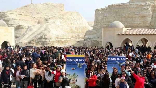 آلاف المسيحيين في موقع "المغطس" على نهر الأردن