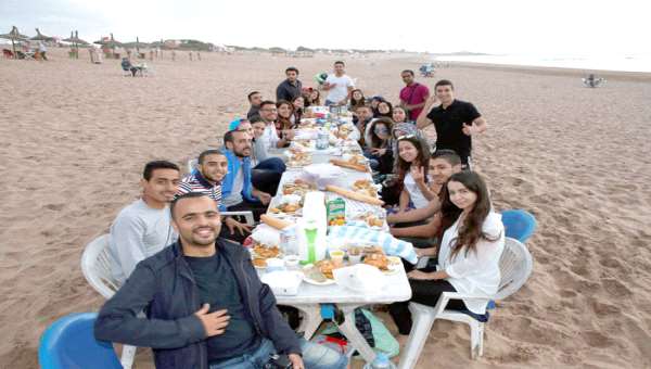 الإفطار على الشواطئ المغربية استجمام بنكهة رمضان