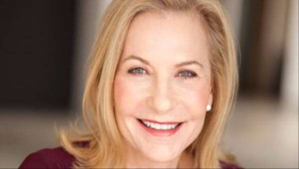 لوسى كارول تنضم لفيلم الكوميديا العائلى Bad Moms Christmas