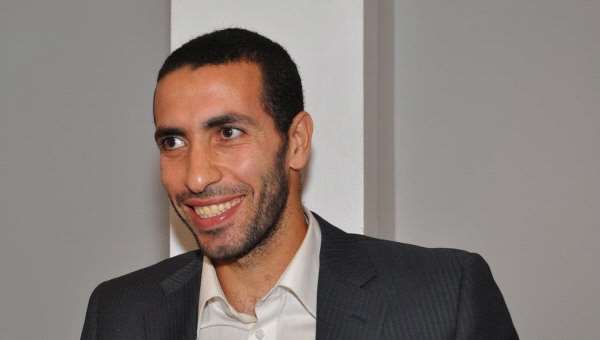 إعلامي مصري يهدد محمد أبو تريكة بالقبض عليه حال نزوله القاهرة (فيديو)