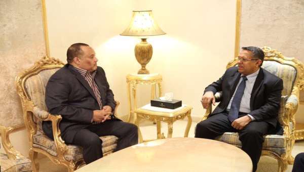 بن دغر يلتقي رئيس الهيئة العامة للأراضي و المساحة و التخطيط العمراني