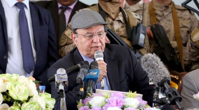 صحيفة دولية : منصور هادي يلعب ورقة إحداث الشقاق داخل أسرة علي عبدالله صالح