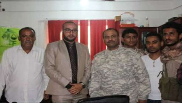 اللواء شلال علي شايع يزور مؤسسة البيئة والقانون ويشيد بمشاريعها المجتمعية 