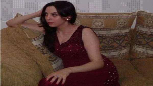 ردا على فتوى اطلقها الحميقاني...ناشطة يمنية تخلع الحجاب وتكشف عن شعرها(صورة)