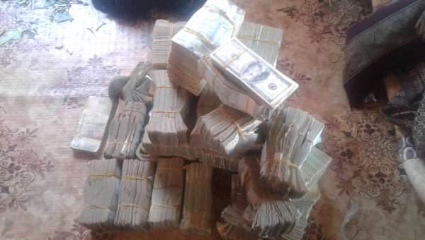 أمن لحج : ضبطنا مبلغ مالي بحوزة أشخاص يمارسون عملية غسيل الاموال