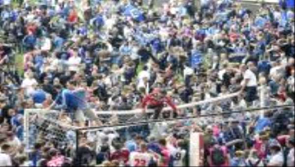 ركلة جزاء متأخرة من اوباميانج ترسل دورتموند لدوري أبطال أوروبا