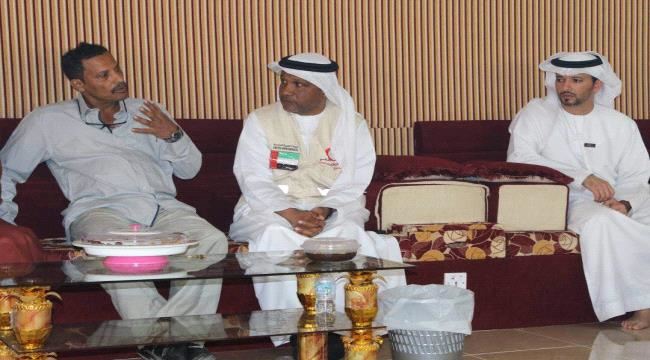 فيديو: الهلال الاحمر الإماراتي يناقش تنفيذ عدد من المشاريع مع محافظ #أبيـن