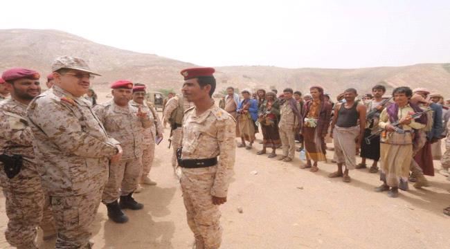 الفريق "المقدشي" يتفقد الوحدات العسكرية في محور البيضاء ويشيد بمستوى الجاهزية