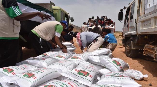 مؤسسة خليفة بن زايد تصل أعلى قمة في ارخبيل سقطرى بقافلة من المواد الغذائية