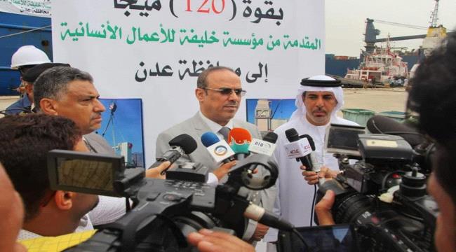 وزير الداخلية يستقبل محطة كهرباء دعما من الإمارات لعدن