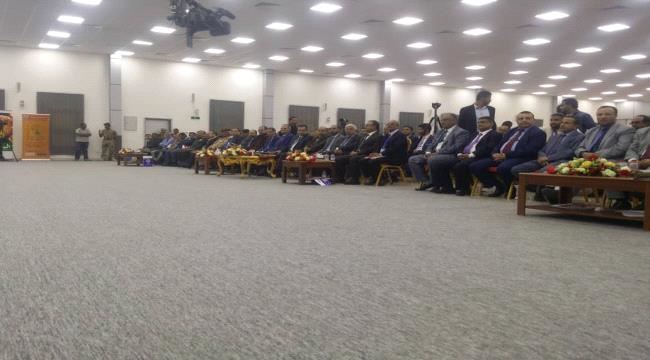 عدن: في حفل بهيج وبحضور رئيس الحكومة ..وزارة التربية والتعليم تكرم أوائل الجمهورية بالثانوية العامة