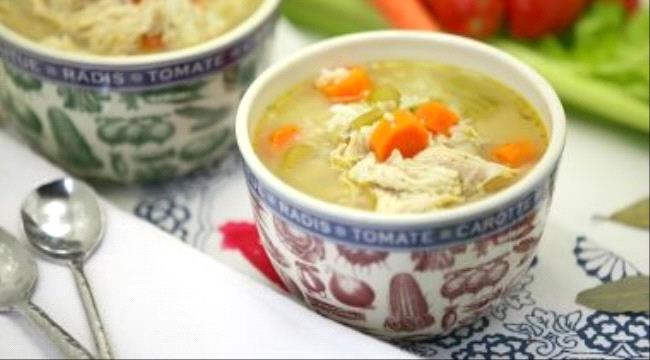 بتعانى من الأنفلونزا واحتقان الأنف.. خليك فى شوربة الفراخ