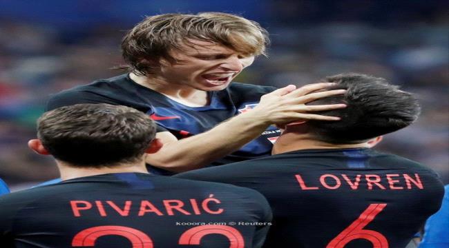 مودريتش يرفع رأسه بعد التأهل لربع النهائي