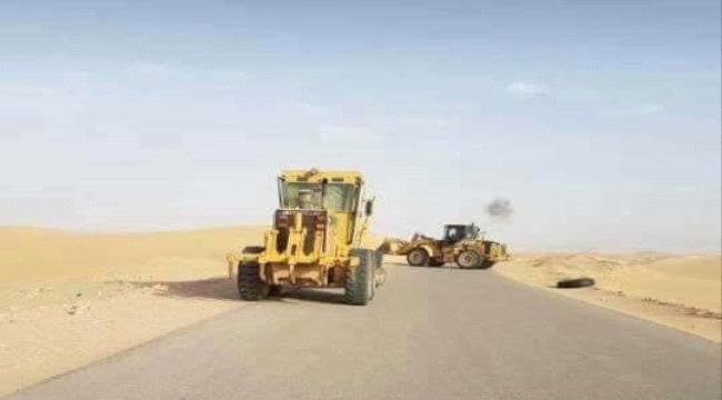تدشين العمل وسفلتة الخط الترابي المتبقي بين عتق والعبر