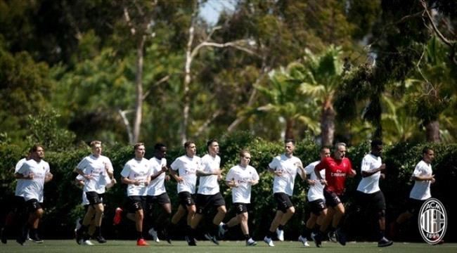 ميلان يستعد لودية مانشستر يونايتد في لوس أنجليس