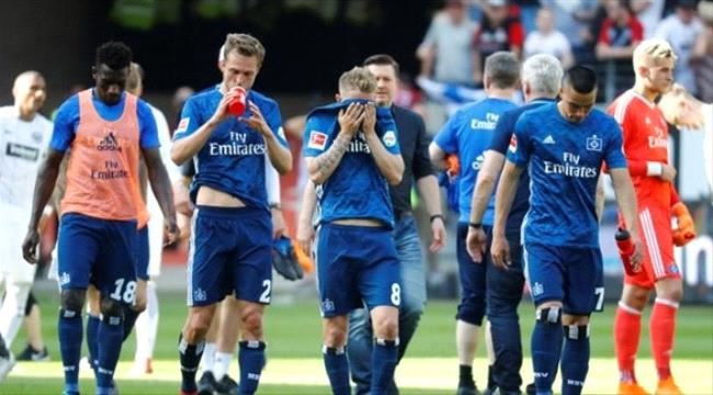الدوري الألماني: فرانكفورت يضع هامبورغ على حافة الهبوط