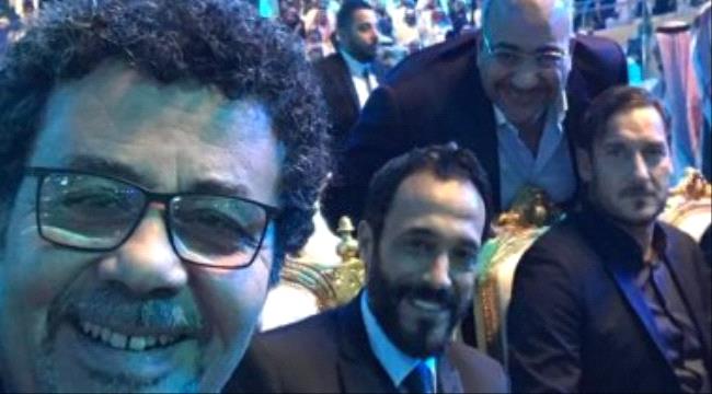 سيلفى يجمع يوسف الشريف وبيومى فؤاد وعمرو عرفة مع النجم الإيطالى "توتي"