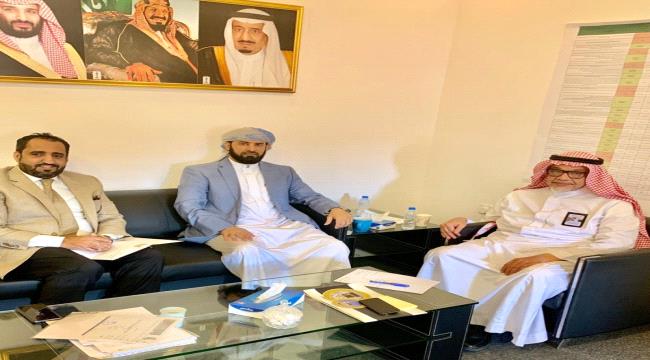 الرباش يلتقي وكيل وزارة الحج والعمرة لشؤون العمرة بالمملكة لمناقشة تسهيل المعتمرين من منفذ الوديعة