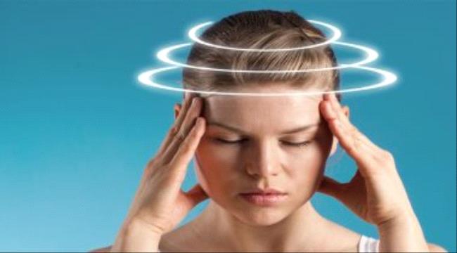 أسباب الدوخة المستمرة منها مشكلات الأذن الداخلية وأمراض القلب