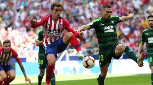 أتلتيكو مدريد يواصل نتائجه السلبية بالتعادل أمام إيبار في الدوري الإسباني