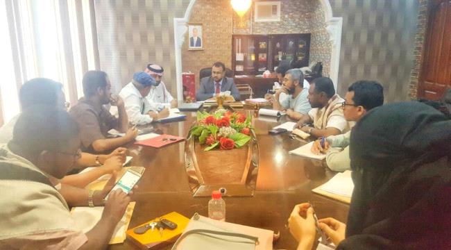 الوكيل الفني للمحافظة يلتقي القحطاني ويضعان خطة نزول ميداني لبناء مدارس وحفر آبار ومشروع القمح