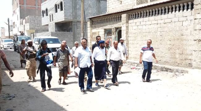 مأمور الشيخ عثمان يسلم مشروع الترصيف بالحجارة(لشارع الممدارة)للمقاول عائض حمود