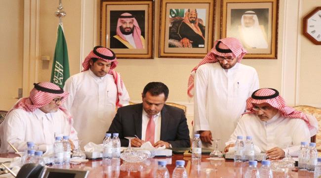 وكالة ديبريفر: #السعـودية تكلف أرامكو بتزويد اليمن بالمنحة النفطية تجنباً لفساد حكومة "الشرعية"