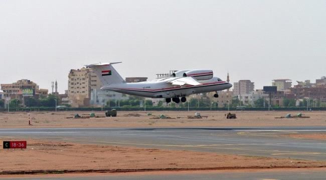 بالفيديو.. لحظة القبض على وزير سوداني أثناء محاولته الهروب بمطار الخرطوم