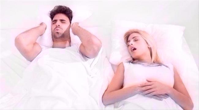 الشخير أثناء النوم ليس حكراً على الرجال