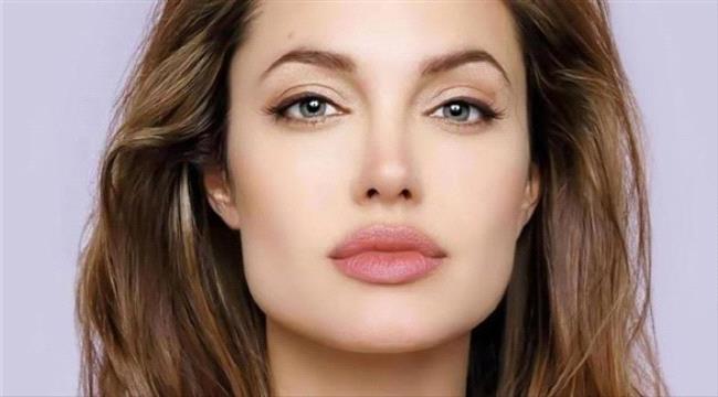 أنجلينا جولي لمجلة تايم: أزمة الحدود الأمريكية لا تحتمل الاختيار