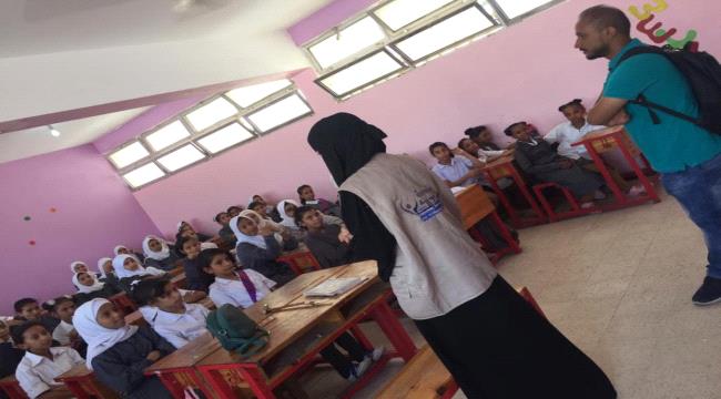 مؤسسة تحديث للتنمية ومركز الأمل يواصلان تنفيذ مشروع البيئة والسلام في المدارس بعدد من المحافظات