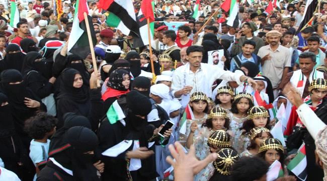 الجنوبيون يحتفلون في عدن بالعيد الوطني لدولة الإمارات(صور)