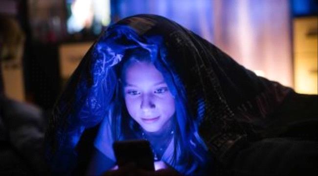 الضوء الأزرق يلعب دورا إيجابيا فى التأثير على النوم.. دراسة توضح