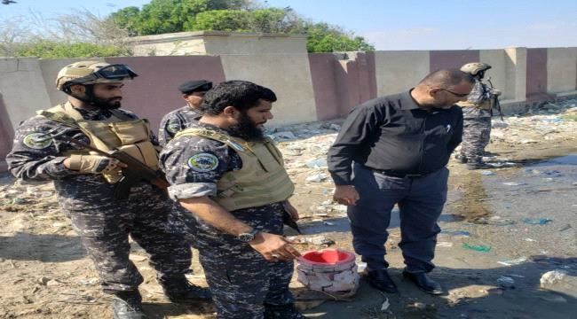 بإشراف لواء حماية المنشآت.. إصلاح أنبوب مياه رئيسي بعدن   