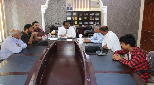 وكيل محافظة المهرة الأول بن عويض يلتقي مدير عام الاشغال العامة ومهندسي التخطيط العمراني