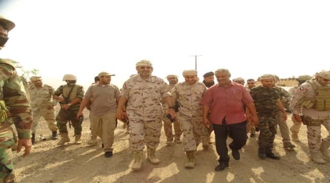 الرئيس القائد عيدروس الزبيدي وقائد قوات #التحـالف_العربي في زيارة خاصة الى معسكر اللواء الخامس دعم واسناد بردفان (فيديو)