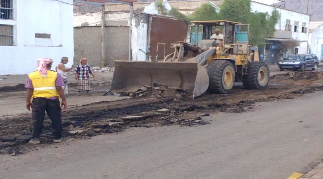 صندوق صيانة الطرق ينفذ أعمال الصيانة الطارئة للطرق الرئيسية بعدن