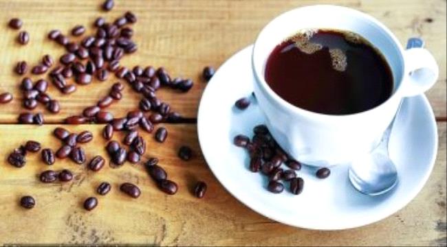 علامات تدل على تناول الكافيين بكثرة .. منهم ألم المعدة