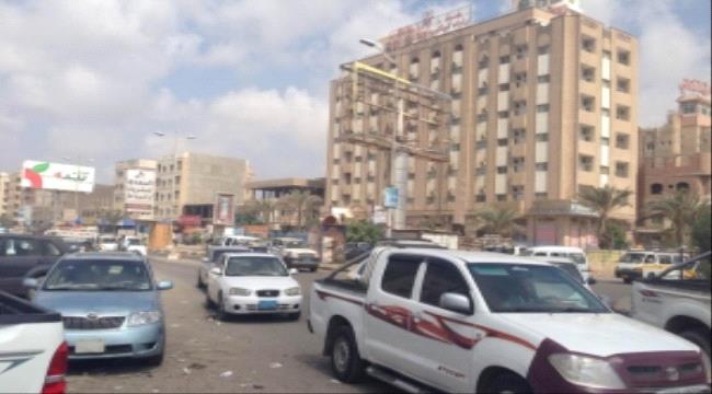 عدن:شرطة الشيخ تلقي القبض على قاتل شاب داخل شقة سكنية بالمديرية 