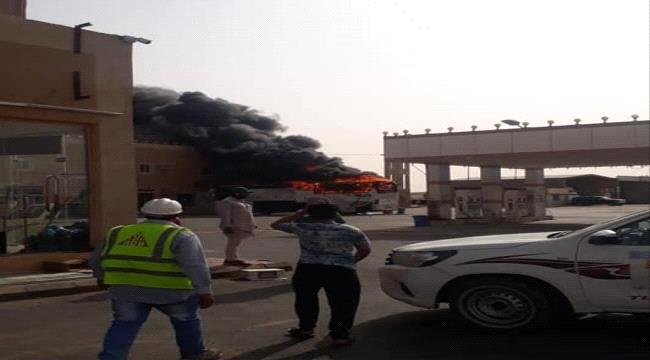 احتراق باص يمني يحمل مسافرين قادم من #السعـودية