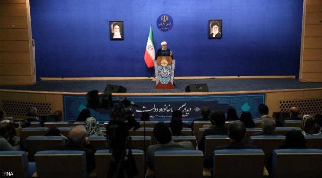  روحاني يقر بتأثير العقوبات ويطلب من الإيرانيين "التضحية"