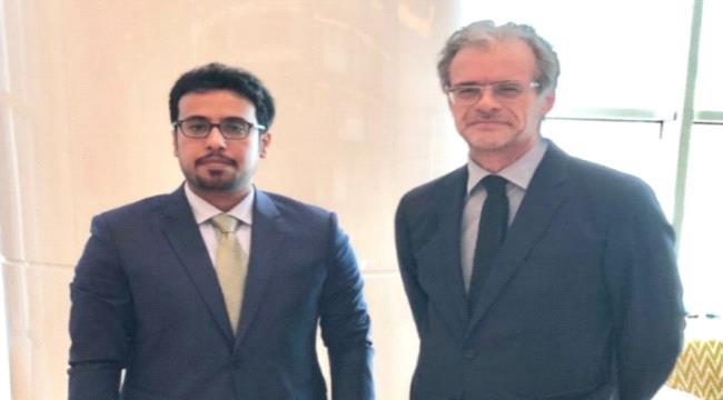 نائب رئيس الإدارة العامة للشؤون الخارجية يلتقي السفير الفرنسي لدى اليمن